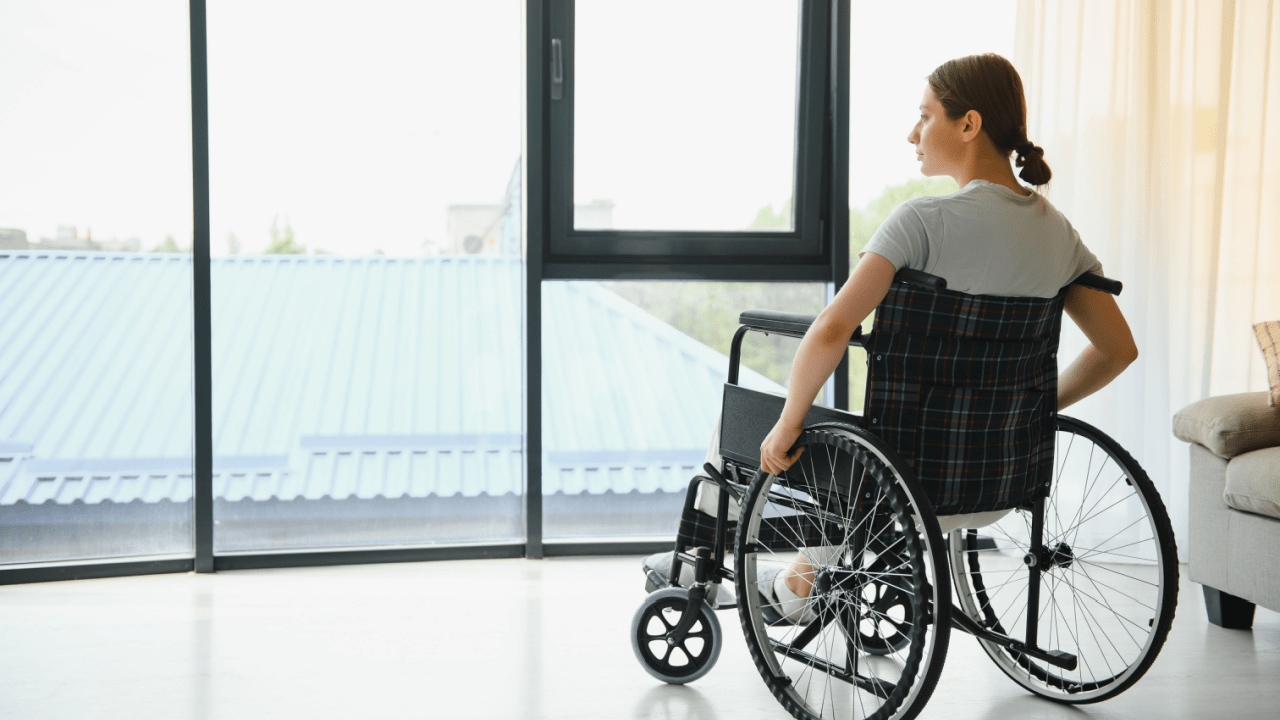 Woman in wheelchair considering how do I qualify for the $16728 Social Security bonus and disability benefits
