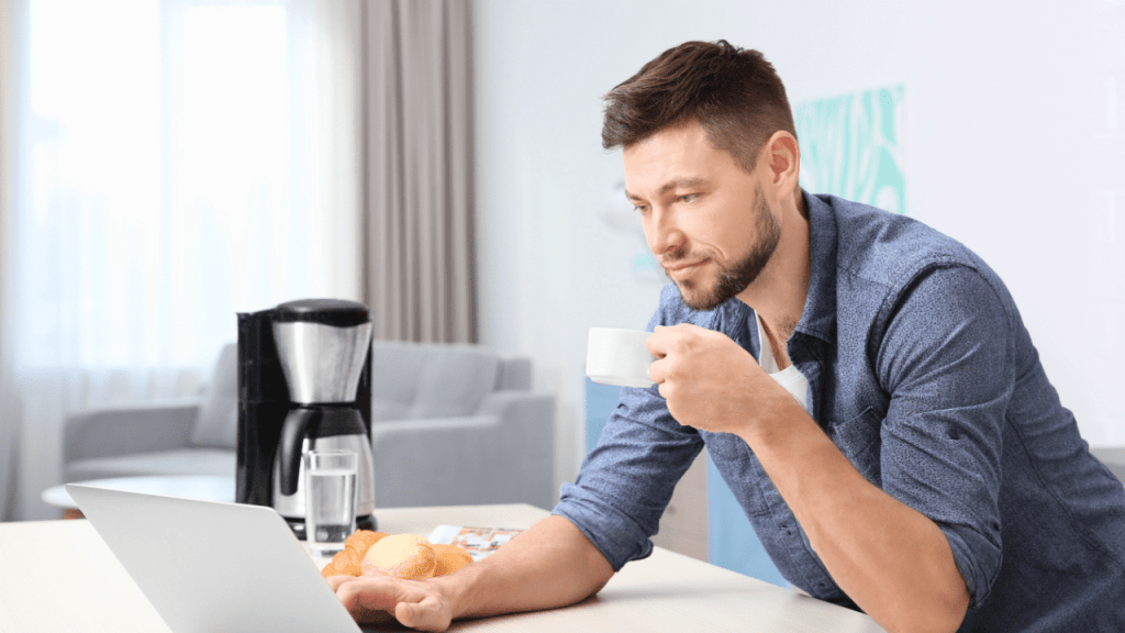 Man researching is it better to be on SSI or SSDI at laptop